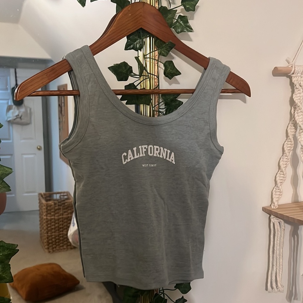 Women’s tanked crop top